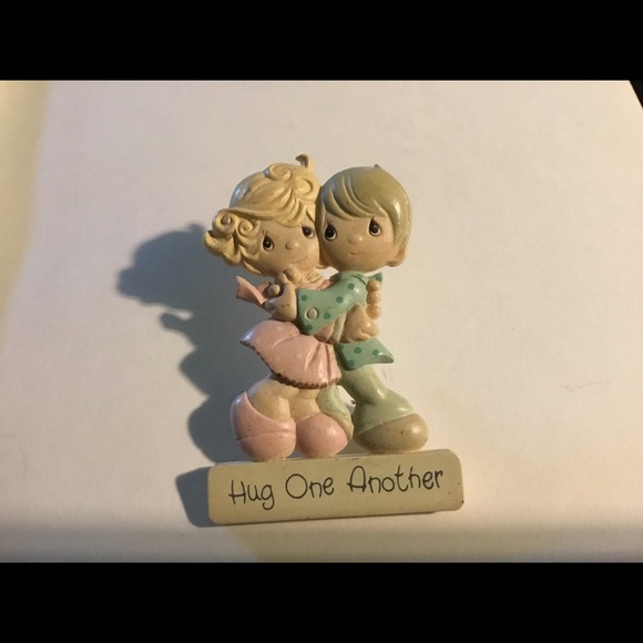 AUCTION PRICE👩🏻‍⚖️Precious Moment 80s Vintage Brooch - Picture 1 of 1